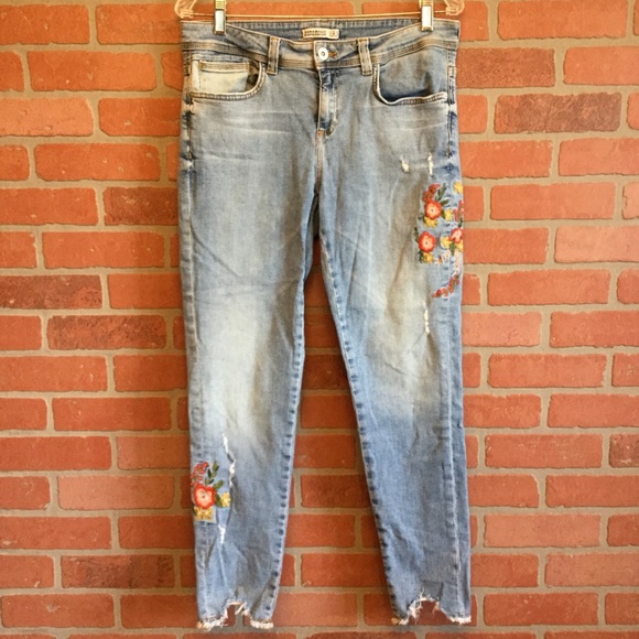 Zara Basic Embroidered Blue Jeans Size 8